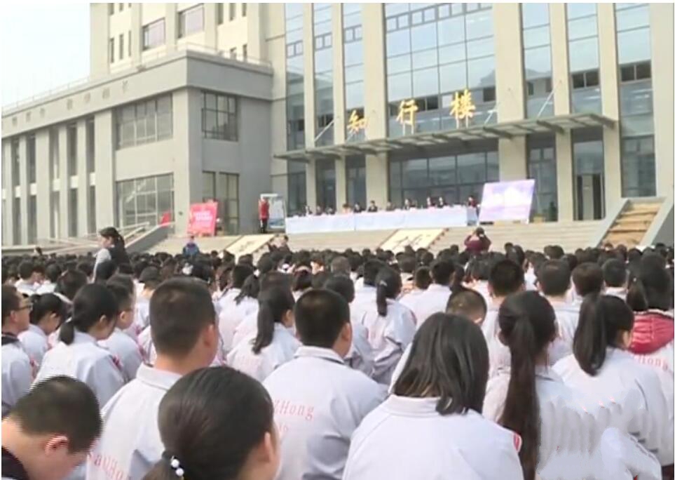 法制進入校園.jpg