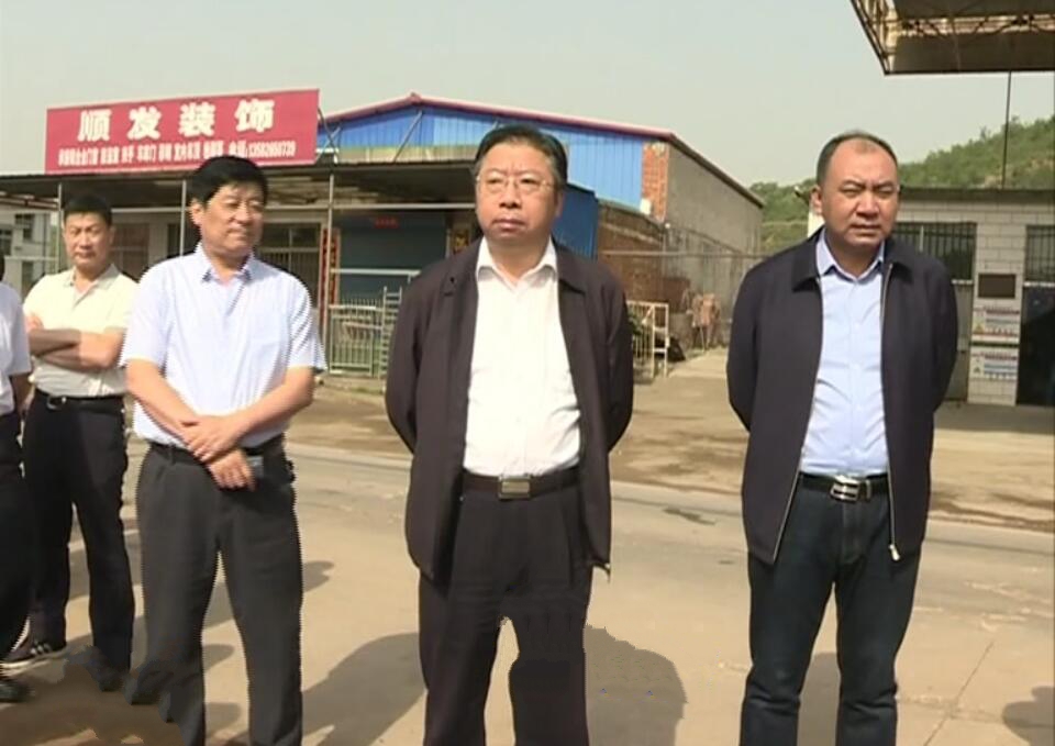 石林友現場辦公.jpg