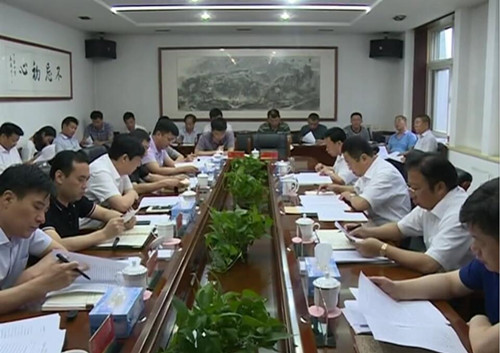 賈書記主持黨政聯(lián)會(huì)議.jpg