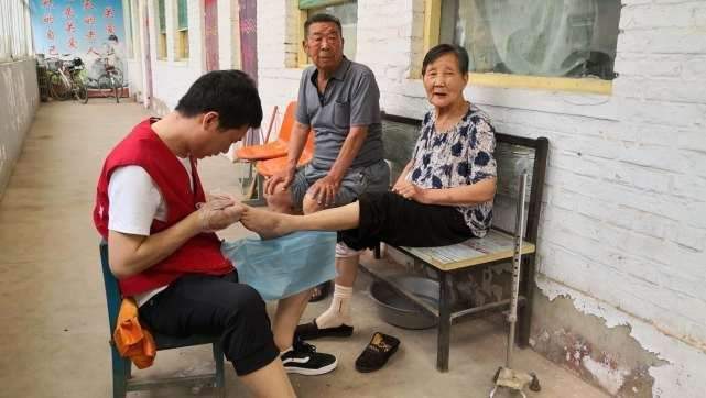 關(guān)愛(ài)留守兒童志愿者活動(dòng).jpg