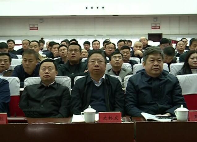 我縣組織收聽收看全省經(jīng)濟工作推進會議.jpg