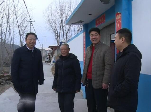 史林友深入興城鎮(zhèn)走訪慰問(wèn).jpg