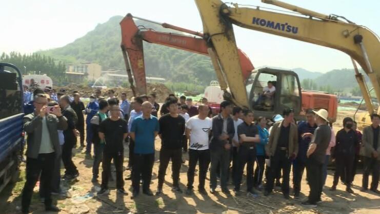 龍湖盛景棚改區(qū)域30處違法建筑被依法強(qiáng)拆.jpg