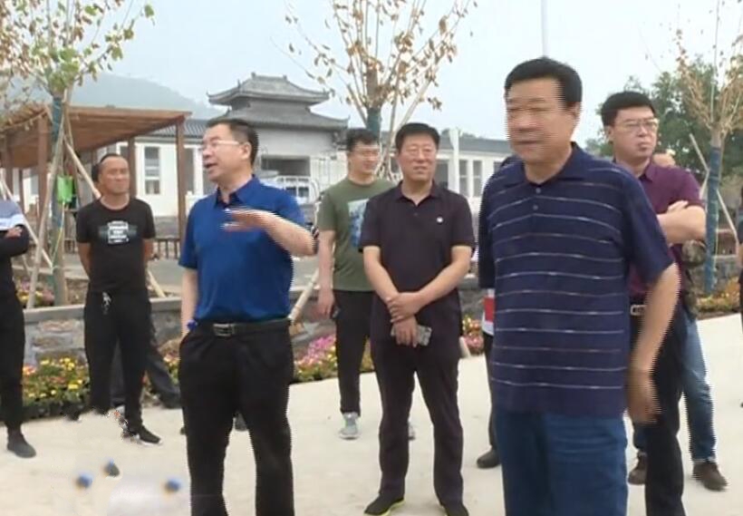 王錦山督導檢查人居環(huán)境.jpg