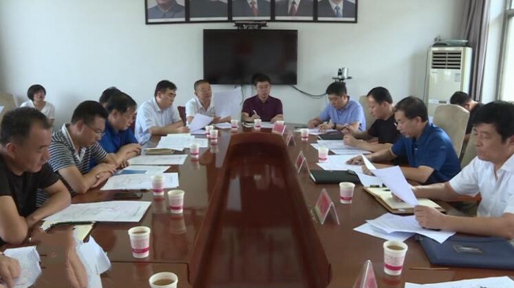 王錦山就縣人民醫(yī)院醫(yī)療康養(yǎng)大樓建設(shè)用地現(xiàn)場(chǎng)辦公.jpg
